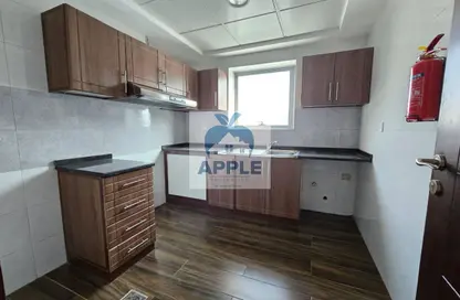 شقة - غرفة نوم - 2 حمامات للايجار في الزاهية - تجارية مويلح - الشارقة