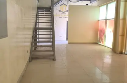 Warehouse - Studio - 2 Bathrooms for rent in Industrial Building 13 - Industrial Area 13 - Sharjah Industrial Area - Sharjah