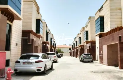 فيلا - 5 غرف نوم - 7 حمامات للايجار في شارع الخليج العربي - البطين - أبوظبي