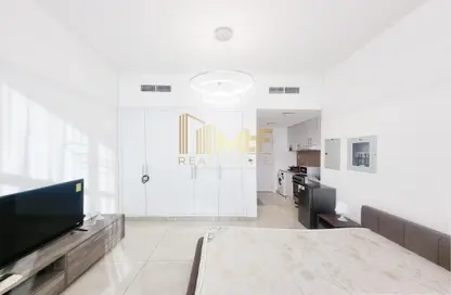 Apartment - 1 Bathroom for rent in The Square Tower - Jumeirah Village Circle - Dubai