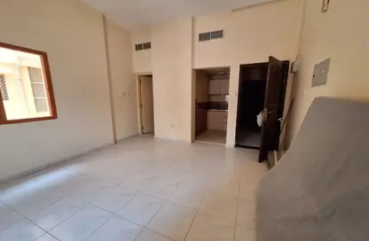 Apartment - Studio - 1 Bathroom for rent in Bu Tina - Al Sharq - Sharjah