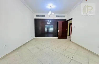 شقة - 2 غرف نوم - 2 حمامات للايجار في بناية الزمرد - البرشاء 1 - البرشاء - دبي