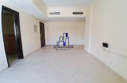 شقة - غرفة نوم - 1 حمام للايجار في بناء النباعة - النبعة - الشرق - الشارقة