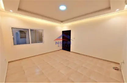 Empty Room image for: Apartment - 1 Bathroom for rent in Airport Road - Abu Dhabi, Image 1