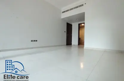 Apartment - 3 Bedrooms - 5 Bathrooms for rent in Khalidiya Tower - Khalidiya Street - Al Khalidiya - Abu Dhabi