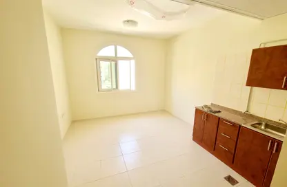 Apartment - Studio - 1 Bathroom for rent in Fire Station Road - Muwaileh - Sharjah
