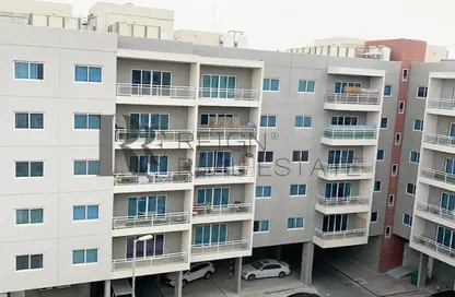 Apartment - 3 Bedrooms - 4 Bathrooms for rent in Tower 34 - Al Reef Downtown - Al Reef - Abu Dhabi