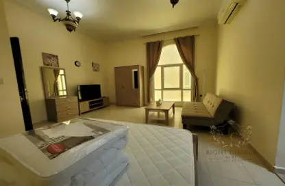 Living Room image for: Apartment - 1 Bathroom for rent in Khalifa City A Villas - Khalifa City A - Khalifa City - Abu Dhabi, Image 1