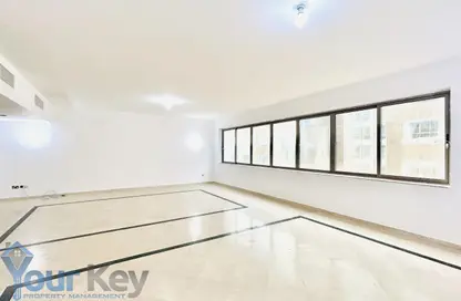Apartment - 4 Bedrooms - 5 Bathrooms for rent in Deena Building - Al Danah - Abu Dhabi