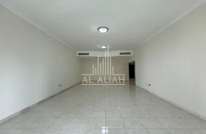 Apartment - 3 Bedrooms - 4 Bathrooms for rent in Al Markaziyah - Abu Dhabi