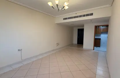 Apartment - 3 Bedrooms - 3 Bathrooms for rent in 21st Century Tower - Sheikh Zayed Road - Dubai