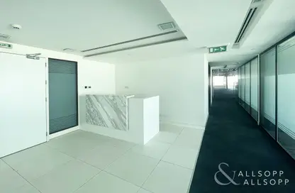 صورة لـ غرفة فارغة طابق كامل - استوديو للبيع في برج المنارة - الخليج التجاري - دبي ، صورة رقم 1
