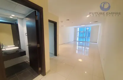 شقة - غرفة نوم - 2 حمامات للايجار في برج دوجا - شارع الشيخ زايد - دبي