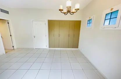 فيلا - 3 غرف نوم - 4 حمامات للايجار في الينابيع 5 - الينابيع - دبي