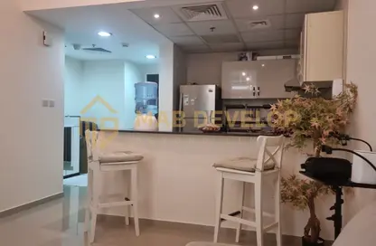 شقة - غرفة نوم - 2 حمامات للايجار في برج يونى استايت الرياضية - مدينة دبي الرياضية - دبي