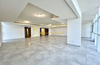 شقة - 3 غرف نوم - 3 حمامات للايجار في برج الفلاح - شارع الكورنيش - أبوظبي