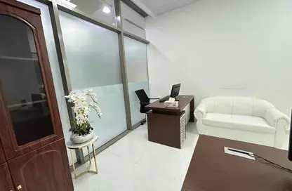 Office Space - Studio - 1 Bathroom for rent in Red Avenue - Al Garhoud - Dubai