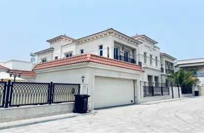 Villa - 5 Bedrooms - 5 Bathrooms for rent in Jumeirah 1 - Jumeirah - Dubai