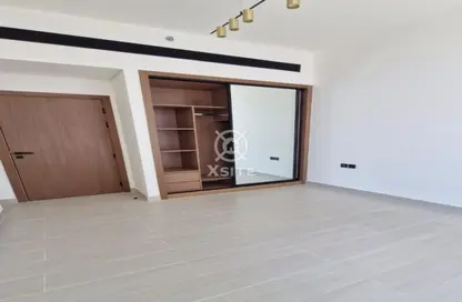 شقة - غرفة نوم - 2 حمامات للايجار في بن غاطي أزور - قرية الجميرا سركل - دبي