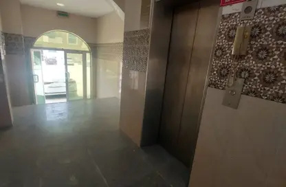 عمارة بالكامل - 8 غرف نوم - 8 حمامات للبيع في مبنى مويلح - مويلح - الشارقة