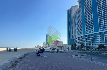 شقة - 2 غرف نوم - 2 حمامات للبيع في برج الكورنيش - طريق كورنيش عجمان - عجمان
