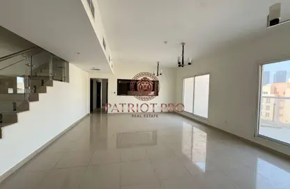 Duplex - 3 Bedrooms - 4 Bathrooms for rent in Royal JVC Building - District 10 - Jumeirah Village Circle - Dubai