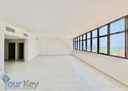 Empty Room image for: Duplex - 3 bedrooms - 4 bathrooms for rent in Cornich Al Khalidiya - Al Khalidiya - Abu Dhabi, Image 1