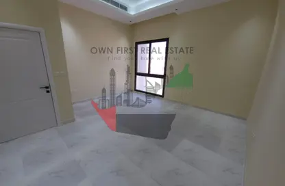 Villa - 4 Bedrooms - 5 Bathrooms for rent in Al Aweer 1 - Al Aweer - Dubai