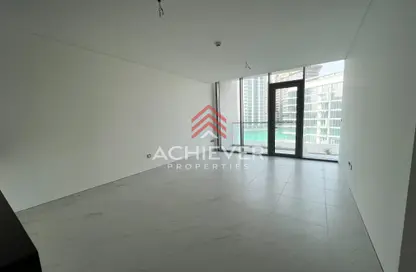 Empty Room image for: Apartment - 1 Bedroom - 2 Bathrooms for rent in Residences 5 - District One - Mohammed Bin Rashid City - Dubai, Image 1