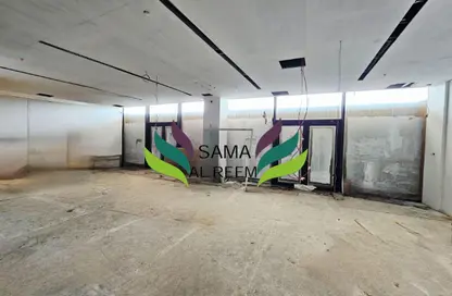 Retail - Studio - 2 Bathrooms for rent in Jumeirah Apartments - Jumeirah 1 - Jumeirah - Dubai