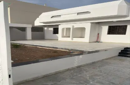 فيلا - 3 غرف نوم - 4 حمامات للايجار في عقدة المواجي - المطارد - العين