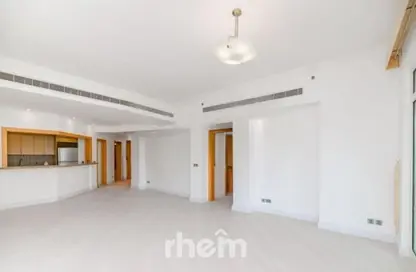 Apartment - 3 Bedrooms - 4 Bathrooms for rent in Al Hatimi - Shoreline Apartments - Palm Jumeirah - Dubai