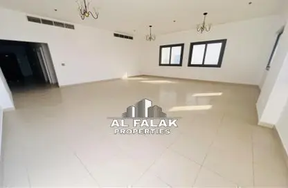 شقة - 3 غرف نوم - 5 حمامات للبيع في شارع التعاون - التعاون - الشارقة