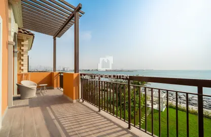 Villa - 5 Bedrooms - 6 Bathrooms for rent in Sur La Mer - La Mer - Jumeirah - Dubai