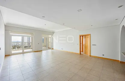 Apartment - 2 Bedrooms - 4 Bathrooms for rent in Al Tamr - Shoreline Apartments - Palm Jumeirah - Dubai