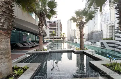صورة لـ حوض سباحة شقة - 2 غرف نوم - 3 حمامات للايجار في برج أبر كريست - دبي وسط المدينة - دبي ، صورة رقم 1