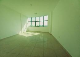 صورةغرفة فارغة لـ: شقة - 2 غرف نوم - 2 حمامات للكراء في مبنى الياسمين - المنطقة الصناعية رقم 6 - المنطقة الصناعية بالشارقة - الشارقة, صورة 1