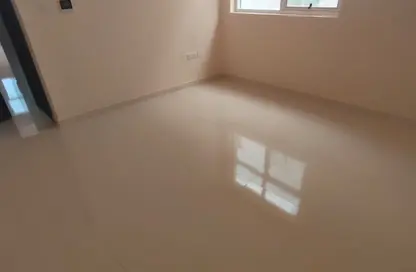شقة - غرفة نوم - 1 حمام للايجار في بناء النباعة - النبعة - الشرق - الشارقة