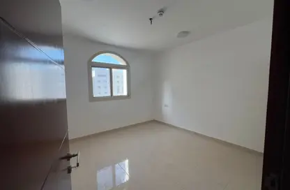 Apartment - 1 Bedroom - 2 Bathrooms for rent in Al Qulaya'ah - Al Sharq - Sharjah
