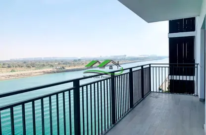 Apartment - 2 Bedrooms - 2 Bathrooms for sale in Waters Edge - Yas Island - Abu Dhabi