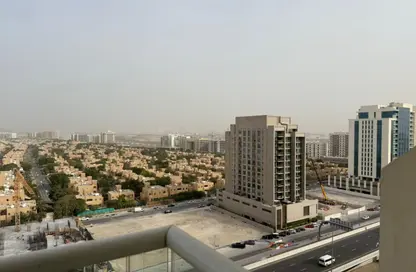 شقة - 2 غرف نوم - 3 حمامات للبيع في عزيزي بلازا - الفرجان - دبي