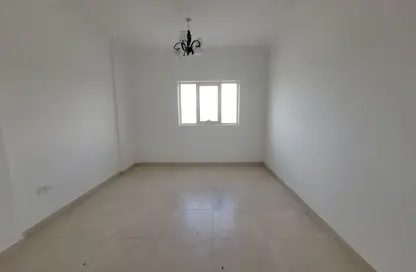 شقة - غرفة نوم - 2 حمامات للايجار في الفلاح - تجارية مويلح - الشارقة شقة - غرفة نوم - 2 حمامات للايجار في الفلاح - تجارية مويلح - الشارقة