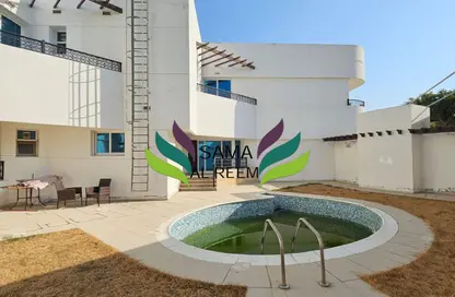 Villa - 4 Bedrooms - 4 Bathrooms for rent in Jumeirah 1 Villas - Jumeirah 1 - Jumeirah - Dubai