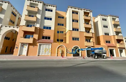 شقة - غرفة نوم - 2 حمامات للايجار في بناية الروضة - شارع المطار - أبوظبي