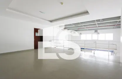 Warehouse - Studio - 2 Bathrooms for rent in Mussafah Industrial Area - Mussafah - Abu Dhabi