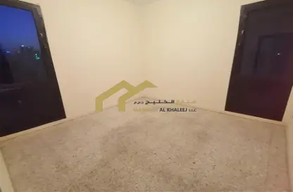Empty Room image for: Apartment - 4 Bedrooms - 5 Bathrooms for rent in Al Najda Street - Abu Dhabi, Image 1