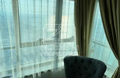 شقة - 2 غرف نوم - 2 حمامات للبيع في برج الكورنيش - طريق كورنيش عجمان - عجمان