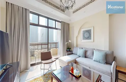 Living Room image for: Apartment - 1 Bedroom - 1 Bathroom for rent in Souk Al Bahar - The Old Town Island - Downtown Dubai - Dubai, Image 1