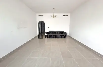 شقة - غرفة نوم - 2 حمامات للايجار في الممزر بلازا - شارع التعاون - التعاون - الشارقة