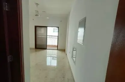 شقة - غرفة نوم - 1 حمام للايجار في مساكن كورنيش عجمان - طريق كورنيش عجمان - عجمان